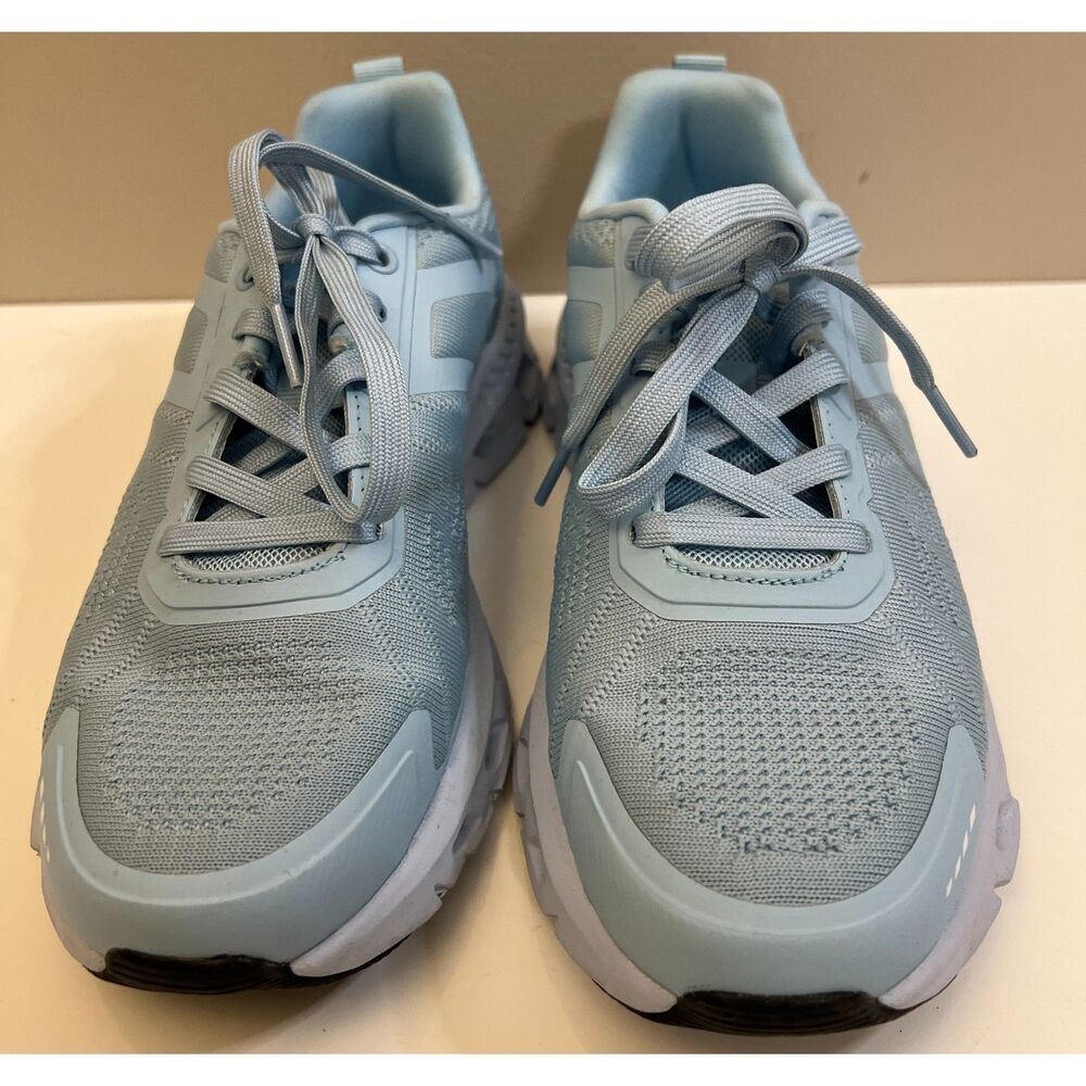 NWOT Vively Women's Roamer aqua blue athletic shoes. Size 8.5(W)